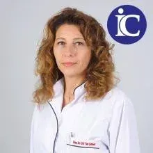 Uzm. Dr. Gül Tan Çetmeli — Enfeksiyon Hastalıkları, İstanbul. Portre fotoğrafı.
