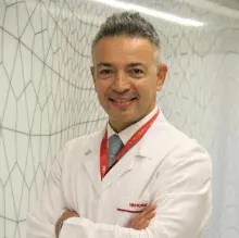 Prof. Dr. Zafer Orkun Toktaş — Beyin Ve Sinir Cerrahisi, İstanbul. Portre fotoğrafı.