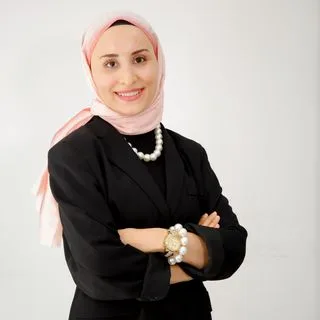 Dt. Rumeysa Şahin — Diş Hekimi, Yıldırım, Bursa. Portre fotoğrafı.