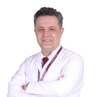 Doç. Dr. Tayfun Kermenli — Göğüs Cerrahisi, Bursa. Portre fotoğrafı.