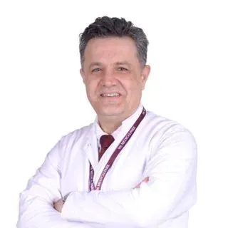 Doç. Dr. Tayfun Kermenli — Göğüs Cerrahisi, Bursa. Portre fotoğrafı.