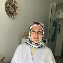 Dt. Emine Balcı — Diş Hekimi, İstanbul. Portre fotoğrafı.