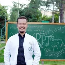 Dt. Ali İhsan Yürük — Diş Hekimi, Konya. Portre fotoğrafı.