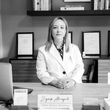 Kl. Psk. Zeynep Alanyalı — İzmir. Portre fotoğrafı.