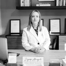 Kl. Psk. Zeynep Alanyalı — İzmir. Portre fotoğrafı.
