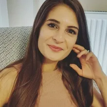 Psk. Manolya Kandemir — Psikoloji, İzmir. Portre fotoğrafı.
