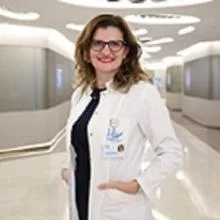 Dr. Öğr. Üyesi Demet Dikmen — Kadın Hastalıkları Ve Doğum, İstanbul. Portre fotoğrafı.
