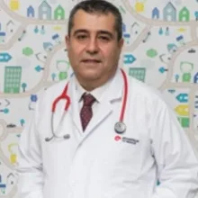 Uzm. Dr. Kudret Kulak — Çocuk Sağlığı Ve Hastalıkları, İstanbul. Portre fotoğrafı.