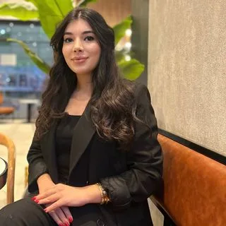 Psk. Esra Avşar — Psikoloji, Malatya. Portre fotoğrafı.