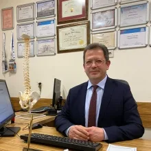 Prof. Dr. Çağatay Çalıkoğlu — Beyin Ve Sinir Cerrahisi, Bursa. Portre fotoğrafı.