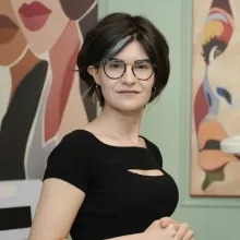Uzm. Dr. Özge Yöntem Günver — Dermatoloji, İstanbul. Portre fotoğrafı.