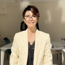 Ayşe Gürbüz — Aile Danışmanlığı, Konya. Portre fotoğrafı.