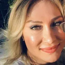 Dt. Hakikat Öztürkcan — Diş Hekimi, İstanbul. Portre fotoğrafı.