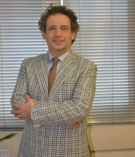 Prof. Dr. Cüneyt Yılmazer profilinde yer alan galeri fotoğrafı.