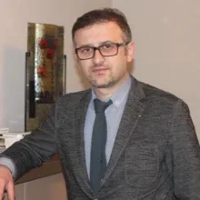 Op. Dr. Rıza Kantürk — Plastik Rekonstrüktif Ve Estetik Cerrahi, Bursa. Portre fotoğrafı.