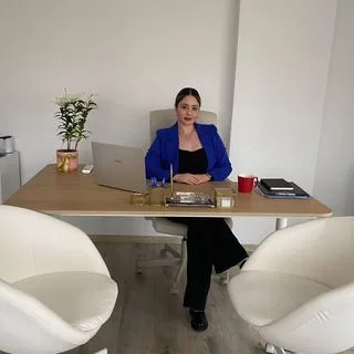 Kl. Psk. Merve Özkan — Psikoloji, Tekirdağ. Portre fotoğrafı.