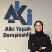 Psk. Melike Yalınkılıçlı — Psikoloji, Bursa. Portre fotoğrafı.