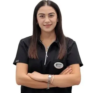 Dt. Rabia Takdemir — Diş Hekimi, Elbistan, Kahramanmaraş. Portre fotoğrafı.