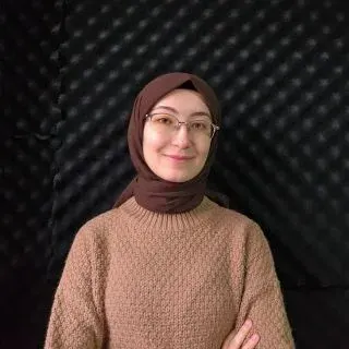 Dkt. Gülsün Bozyurt — Dil ve Konuşma Terapisi, Bilecik. Portre fotoğrafı.