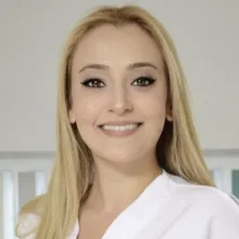 Dr. Dt. Nazlı Güleç Baca — İstanbul. Portre fotoğrafı.