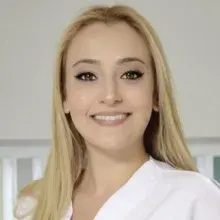 Dr. Dt. Nazlı Güleç Baca — İstanbul. Portre fotoğrafı.