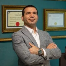 Prof. Dr. Turan Çalhan — İstanbul. Portre fotoğrafı.