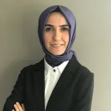 Uzm. Dyt. Rabia Şaşmaz — Diyetisyen, Ankara. Portre fotoğrafı.