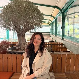 Psk. Buse Karaca Çetin — Psikoloji. Portre fotoğrafı.
