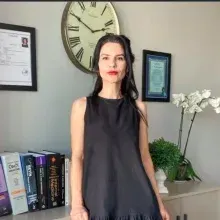 Prof. Dr. Berçem Ayçiçek — Endokrinoloji Ve Metabolizma Hastalıkları, İstanbul. Portre fotoğrafı.