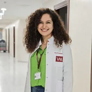 Uzm. Dr. Neslişah Arslan — İç Hastalıkları, Bursa. Portre fotoğrafı.
