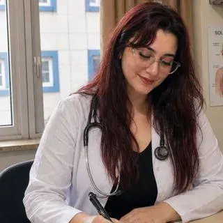 Dr. Neslihan Baykara Erol — Pratisyen, Bursa. Portre fotoğrafı.