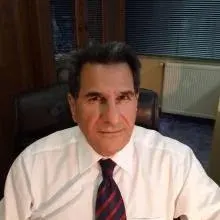 Uzm. Dr. Behçet Güneş — İç Hastalıkları, İstanbul. Portre fotoğrafı.