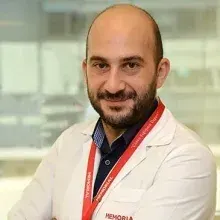 Op. Dr. Miraç Turan — Üroloji, İstanbul. Portre fotoğrafı.