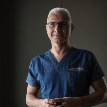 Op. Dr. Abdullah Önen — Kadın Hastalıkları Ve Doğum, İzmir. Portre fotoğrafı.