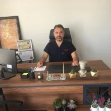Op. Dr. Vedat Koyuncu — Kulak Burun Boğaz, İstanbul. Portre fotoğrafı.