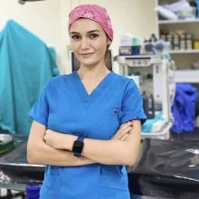 Uzm. Dt. Sıla Yılmaz — Adana. Portre fotoğrafı.