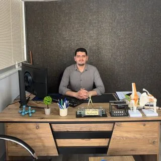 Fzt. Halil Şeker — Fizyoterapi Ve Rehabilitasyon, Antalya. Portre fotoğrafı.