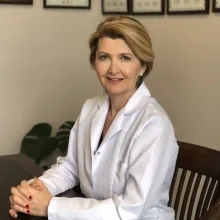 Dr. Ayşe Yeltik — Pratisyen, İstanbul. Portre fotoğrafı.