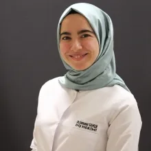 Dt. Fatmanur Samur — Diş Hekimi, İstanbul. Portre fotoğrafı.