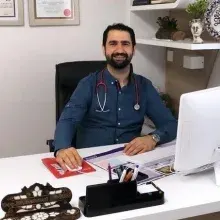 Doç. Dr. Mahmut Doğru — Şişli, İstanbul. Portre fotoğrafı.