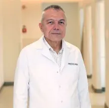 Uzm. Dr. Sinan Erten — Konak, İzmir. Portre fotoğrafı.