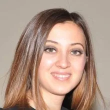 Doç. Dr. Özge Kömürcü Karuserci — Kadın Hastalıkları Ve Doğum, Gaziantep. Portre fotoğrafı.