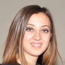 Doç. Dr. Özge Kömürcü Karuserci — Kadın Hastalıkları Ve Doğum, Gaziantep. Portre fotoğrafı.
