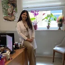 Op. Dr. Yonca Satıcı Gümüş — Kadın Hastalıkları Ve Doğum, Kestel, Bursa. Portre fotoğrafı.
