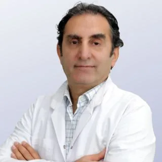 Op. Dr. Ali Tabakan — Kalp Ve Damar Cerrahisi, Üsküdar, İstanbul. Portre fotoğrafı.