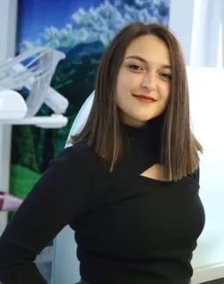 Uzm. Dt. Funda Baştürk profilinde yer alan galeri fotoğrafı.