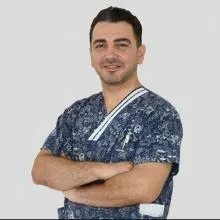 Dt. Eray Şahinsev — Diş Hekimi, İstanbul. Portre fotoğrafı.