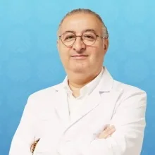 Op. Dr. Tuncer Güney — Üsküdar, İstanbul. Portre fotoğrafı.