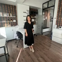 Dt. Derya Güvenir — Diş Hekimi, Ankara. Portre fotoğrafı.