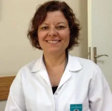 Uzm. Dr. İlknur Karakuş — Fiziksel Tıp Ve Rehabilitasyon, Muğla. Portre fotoğrafı.